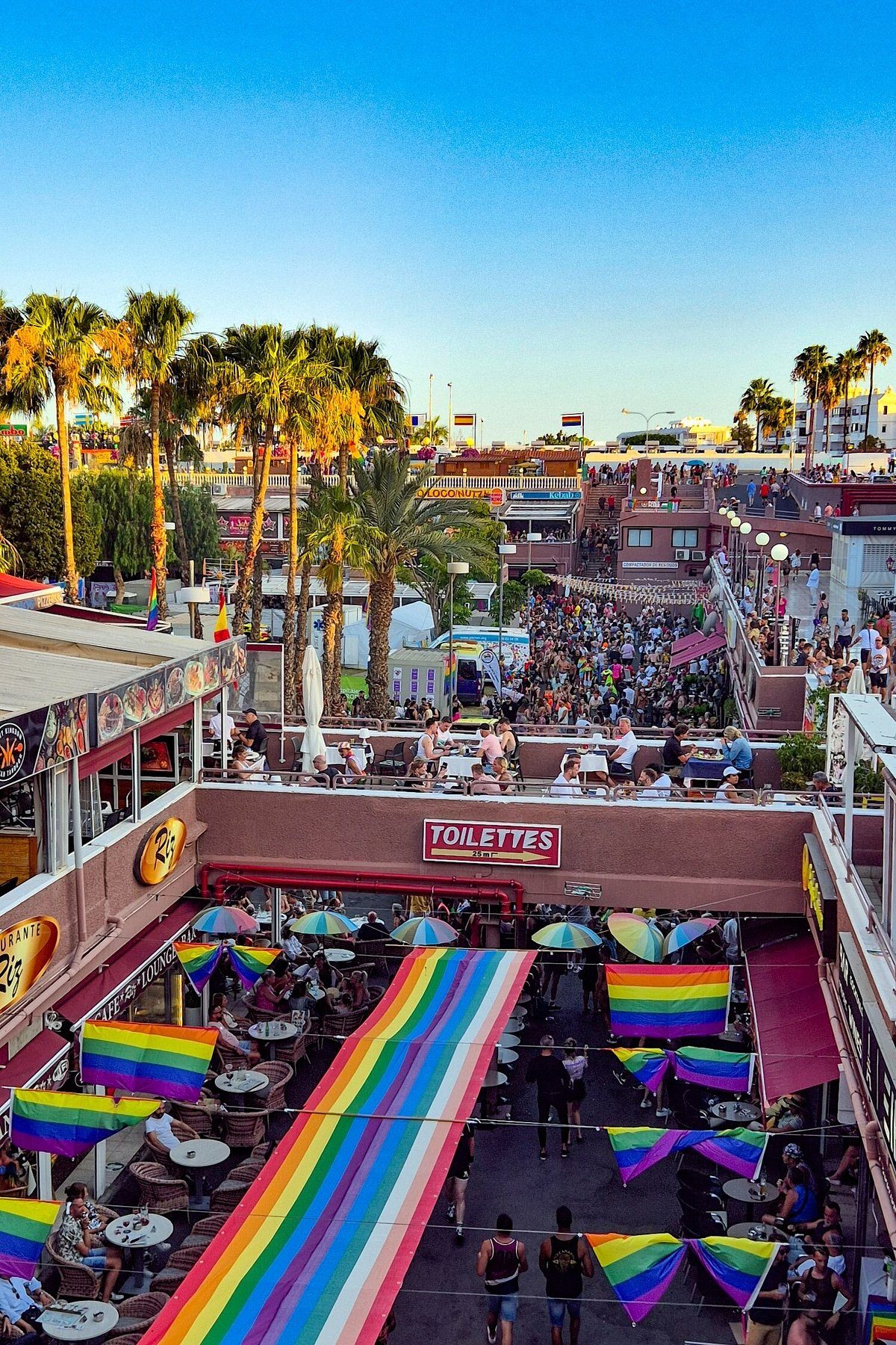 Playa del Inglés, Gran Canaria: Concrete, Courtyards and Four Kilometres of Sand